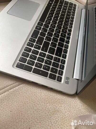 Asus K501, Core i5 5200 + 8gb + geforce 940mx, 8gb