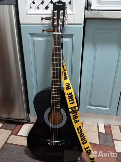 Гитара шестиструнная почти новая цена 5тысяч
