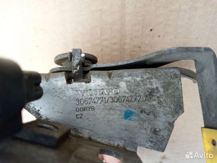 Замок капота Volvo S40