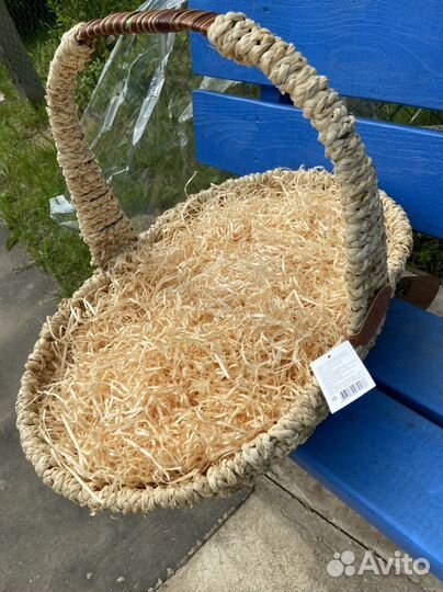 Большая корзина с высокой ручкой из бамбука