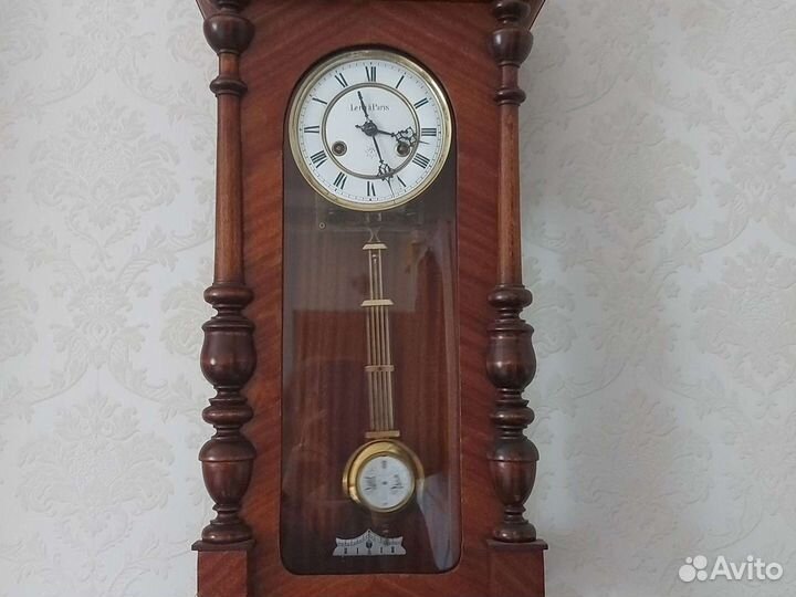 Старинные настенные часы Le rou a Paris