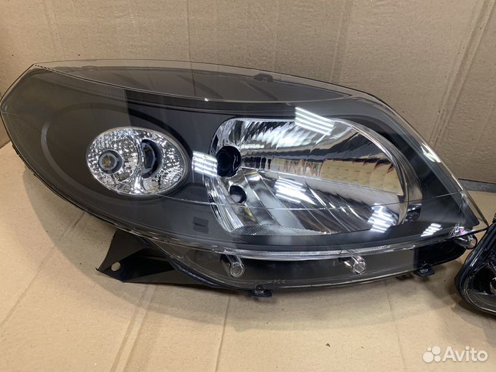 Фара Renault Sandero 2008-14