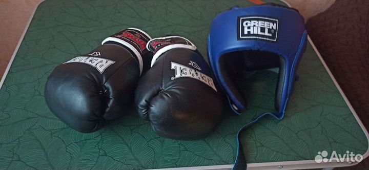 Боксерские перчатки детские 10 унций + шлем