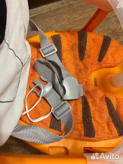 Стульчик -бустер для кормления