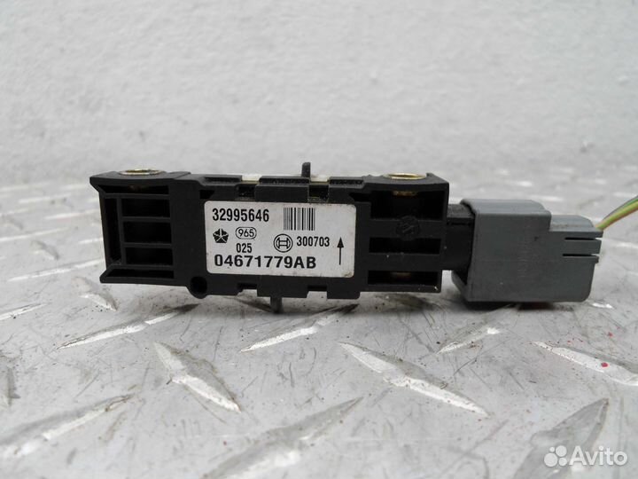 Датчик подушек безопасности в центральной стойке Chrysler Pacifica 1 CS 04671779AB