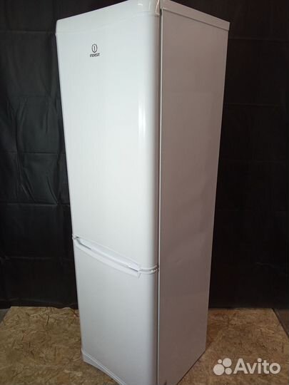 Холодильник Indesit отличное сост гарантия