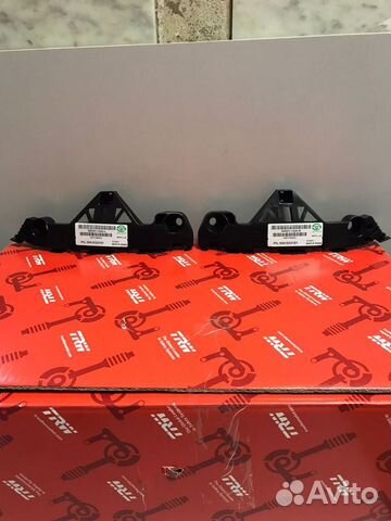 Mazda 3 2013г кронштейн бампера правый передний*