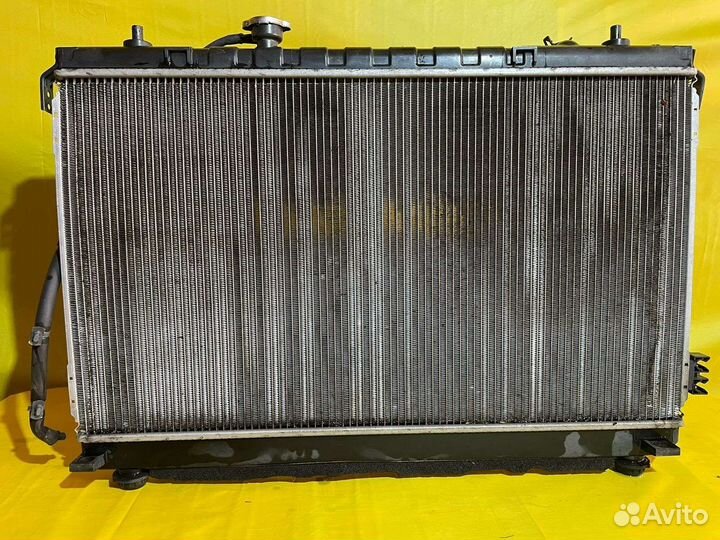 Радиатор охлаждения Kia Carnival 2