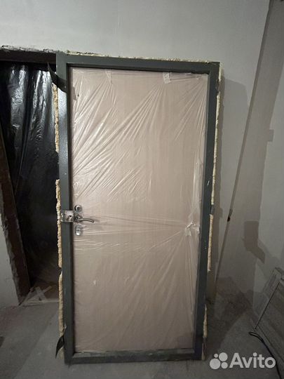 Продам новую входную дверь