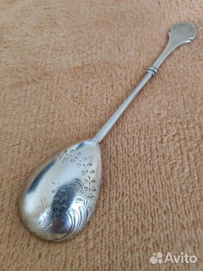 Чайная ложка с художественным рисунком. Серебро 84