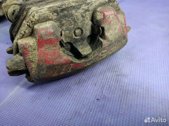 Суппорт тормозной передний Volkswagen Bora/Golf 4