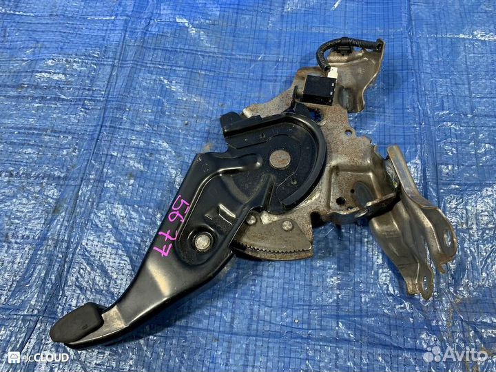 Педаль ручника на lexus CT200H ZWA10 2zrfxe