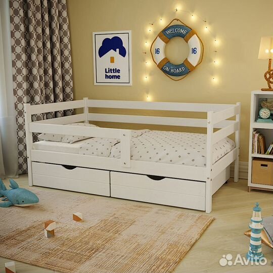 Новая кровать с пружинным матрасом