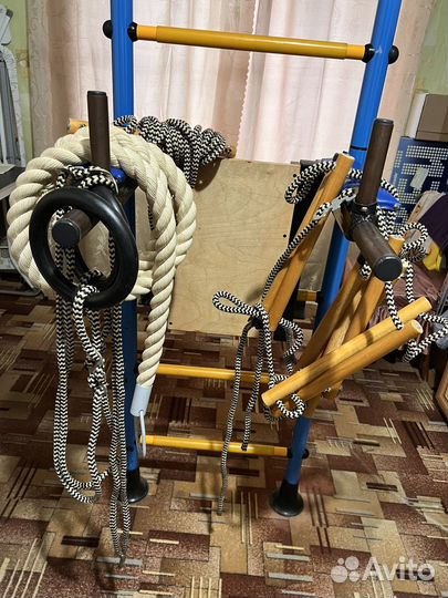 Шведская стенка с турником в распор