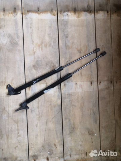 Амортизатор крышки багажника задний Volkswagen