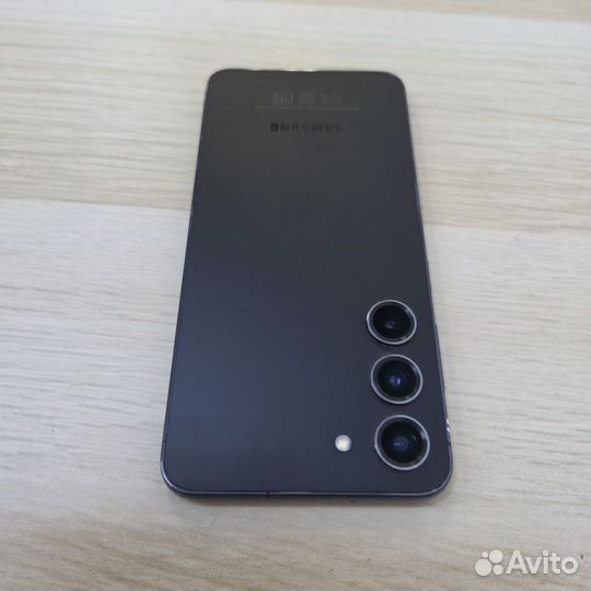 Samsung Galaxy S23, 8/256 ГБ