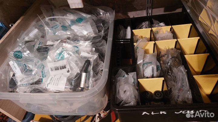 Разъёмы Neutrik, кабель Premier, стойки, наушники