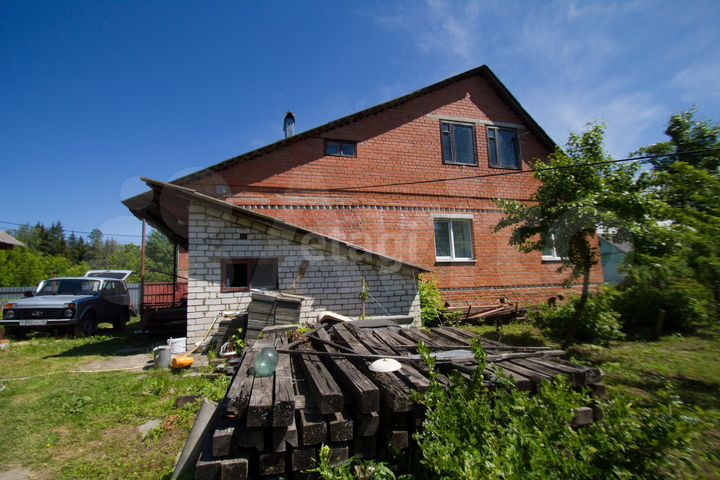 Дом 217 м² на участке 12,3 сот.