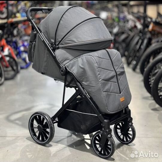 Коляска с перекидной ручкой от Lux mom