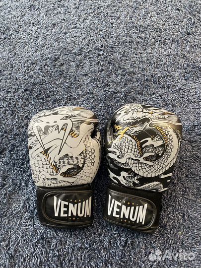 Боксерские перчатки Venum 14 oz