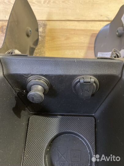 Консоль центральная Kia Rio