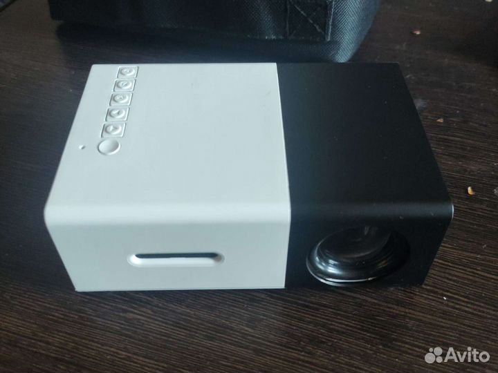 Мини видео проектор