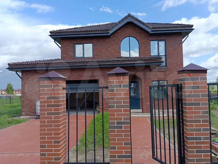 Коттедж 221 м² на участке 12 сот.