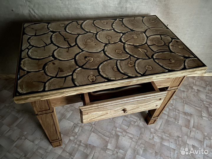 Стол кухонный с ящиком