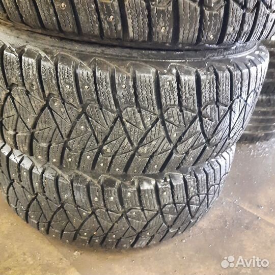 Goodyear Ultragrip 600 215/65 R16