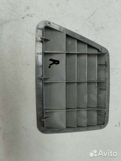 Решетка вентиляционная передняя правая