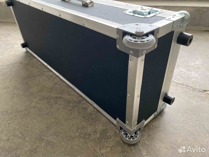 Кейс на колесах для 2-х электрогитар