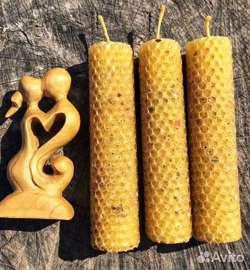 Свеча «Гармония любви», из вощины с травами