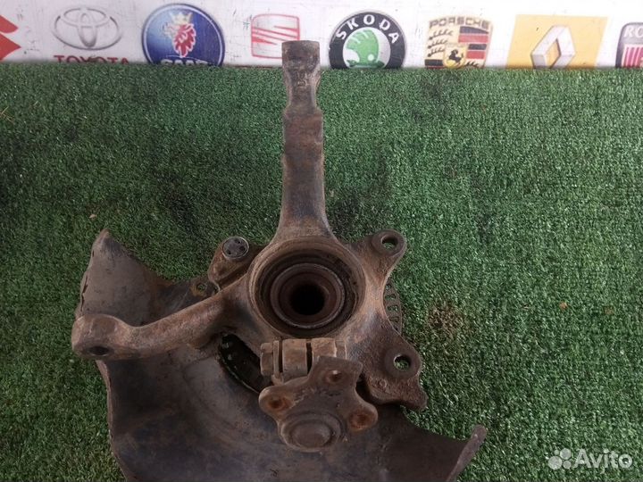 Кулак поворотный передний левый VW Passat B3 G60