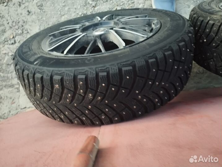 Michelin X-Ice North 4 185/65 R15