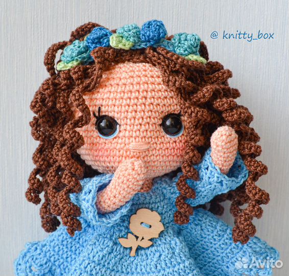 Вязаная игрушка Куколка