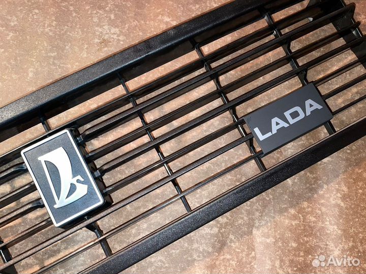 Коллекционный шильдик решетки радиатора ваз