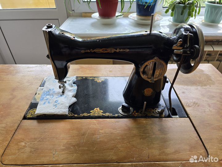 Швейная машинка подольская ножная
