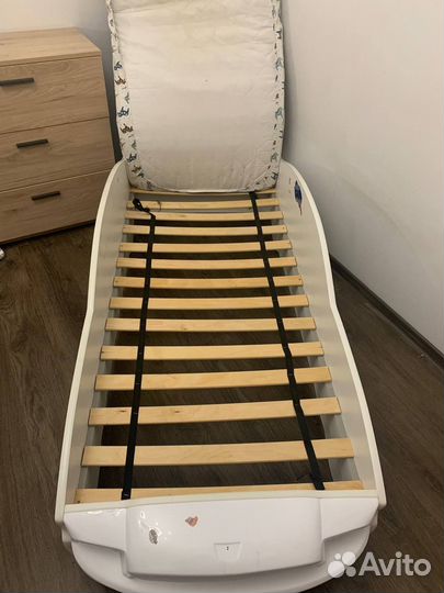 Детская кровать машина