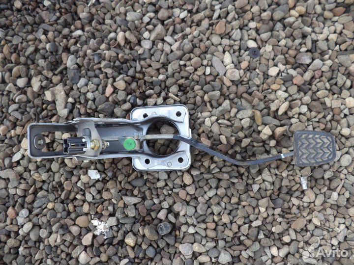 Педаль тормоза Toyota Vitz NCP13 1NZ-FE 2004/10