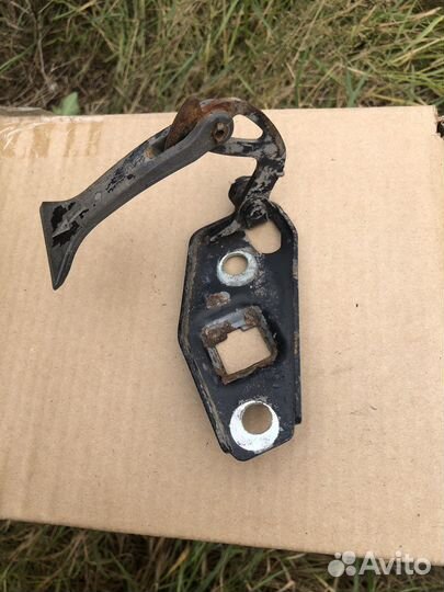 Замок капота mercedes w201