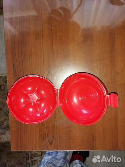 Контейнер в виде помидорки фирмы tupperware