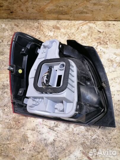 Фонарь правый Volkswagen Polo 5 6R