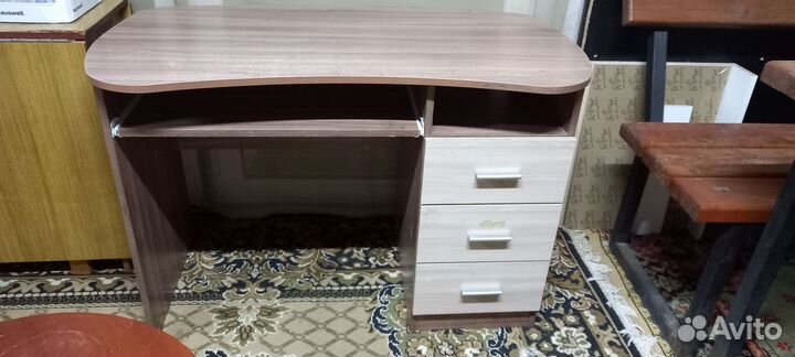 Письменный стол
