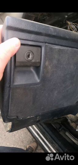 Бардачок водительских подрулевой бмв Е32 е34