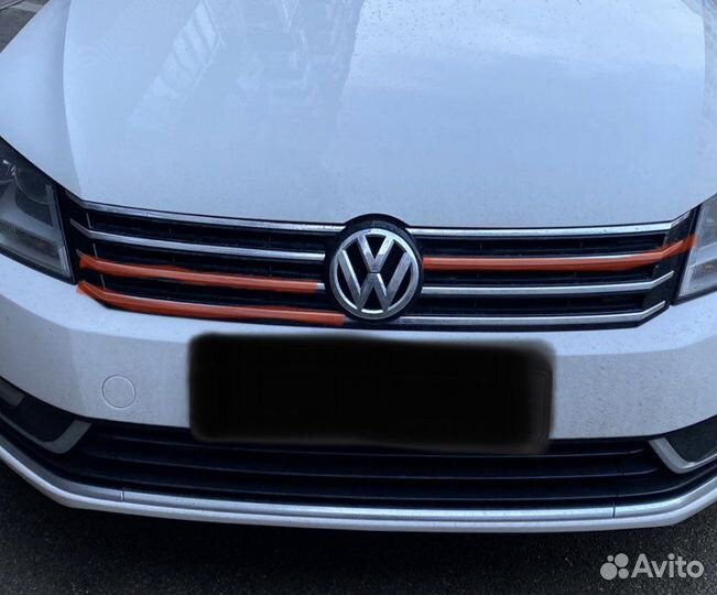 Молдинги решетки радиатора Passat b7