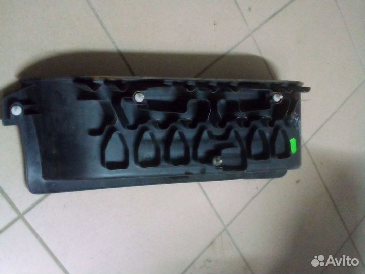 Подножка (накладка) передняя правая VW T5