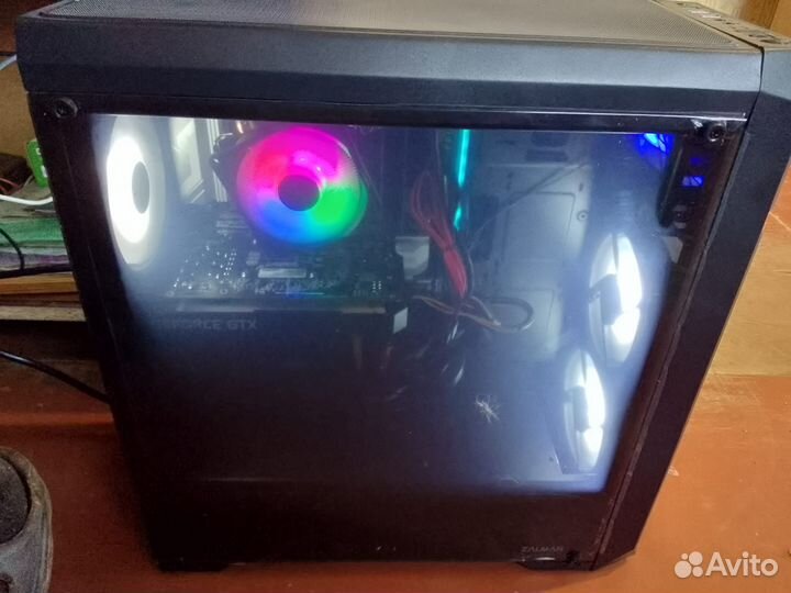 Мощный игровой компьютер с монитором