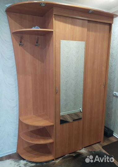 Шкаф в прихожую(в-2,2 д1,5, ш-57 )