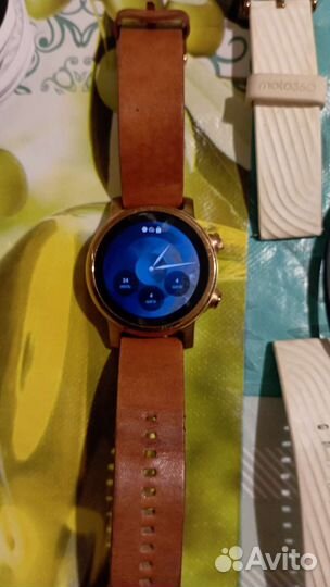 Смарт часы motorola360