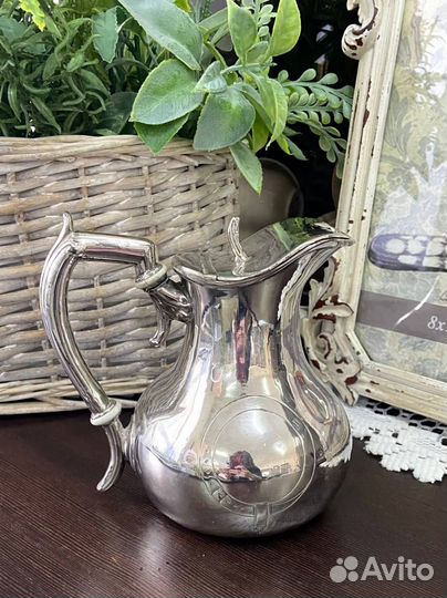 Посеребрённый кувшин для воды или молока. Англия